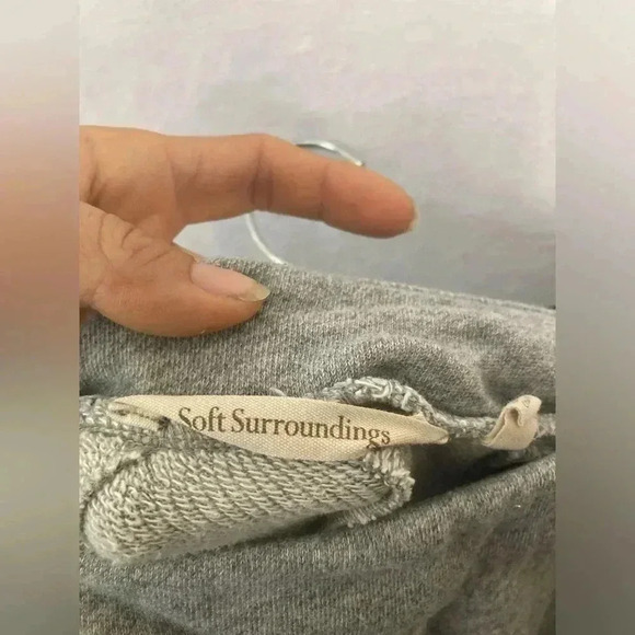 Soft surroundings gray capris size petite xsmall - Picture 8 of 12